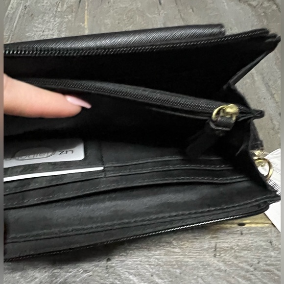 Liz Claiborne black triangle tipped change purse three-quarter, zip wallet. NWT - Picture 3 of 8